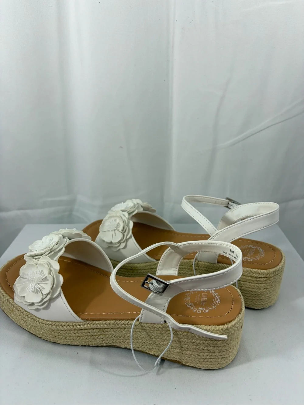 NWT I. Miller Women’s Size 5 White Floral Platform Espadrille Sandals